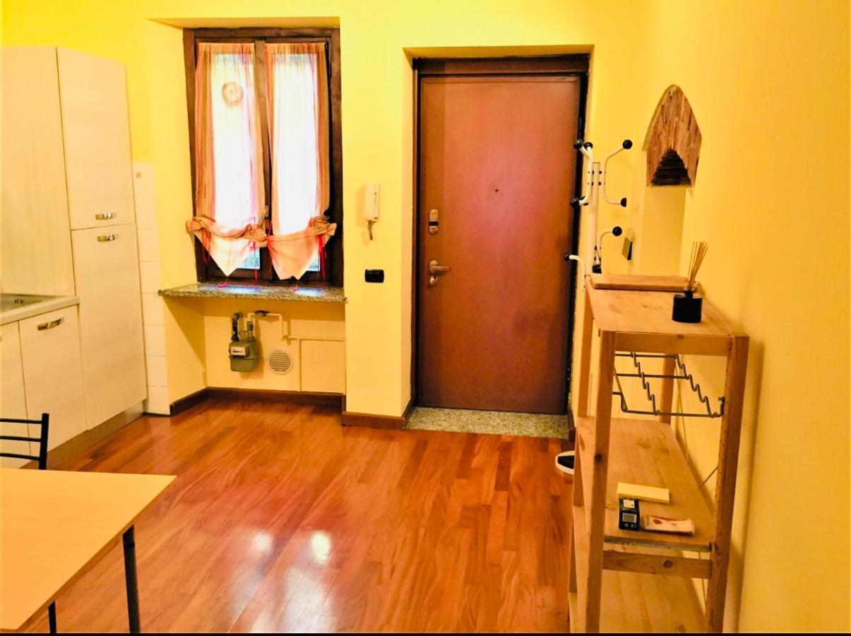 Bilocale Zona Centro Apartman Milánó Kültér fotó