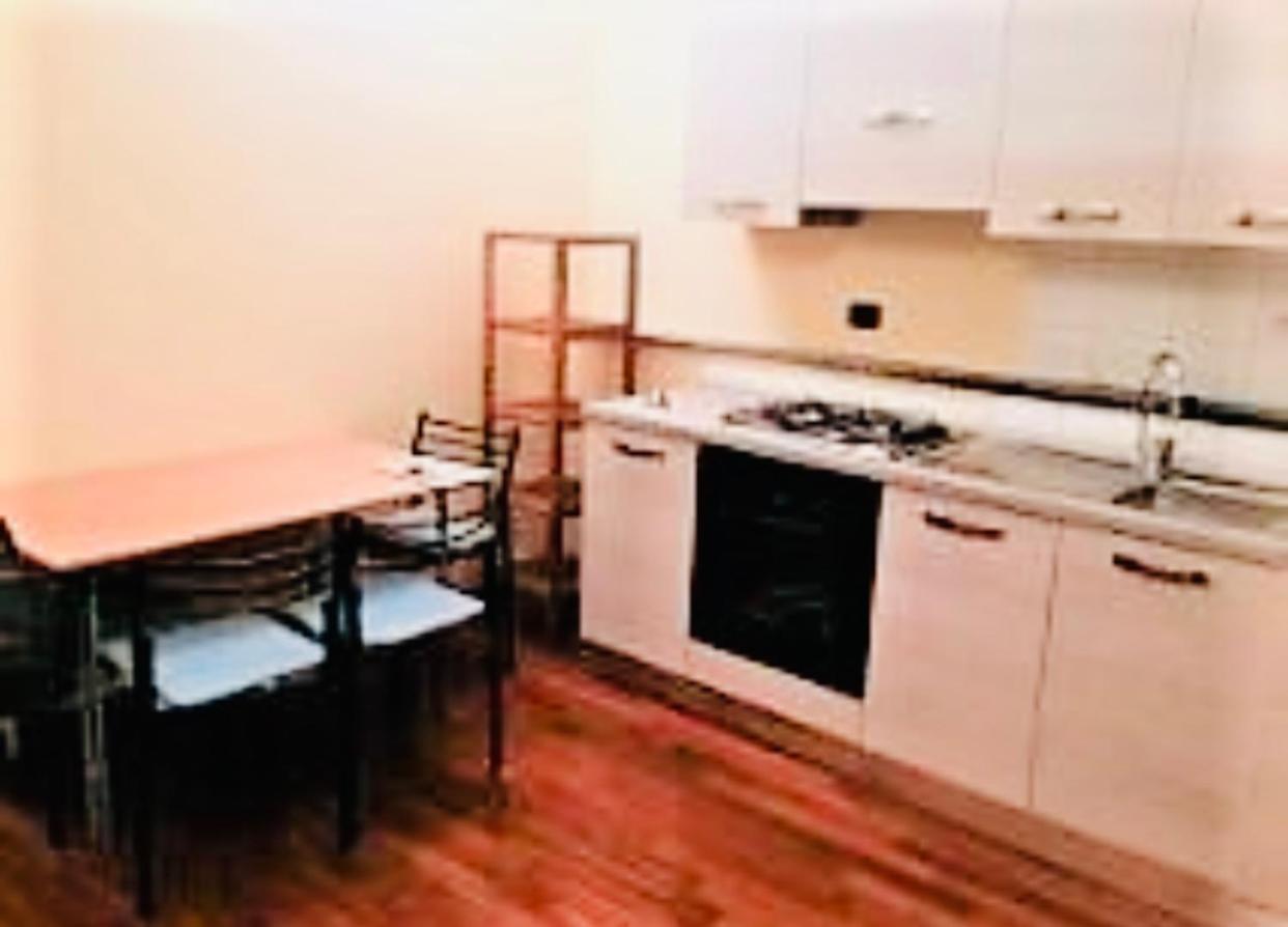 Bilocale Zona Centro Apartman Milánó Kültér fotó