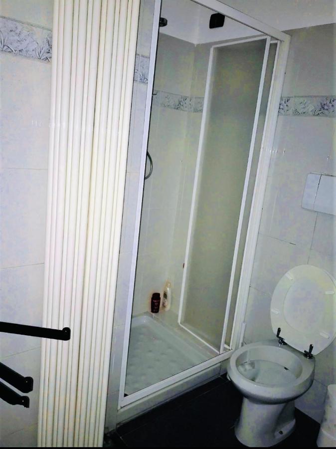 Bilocale Zona Centro Apartman Milánó Kültér fotó