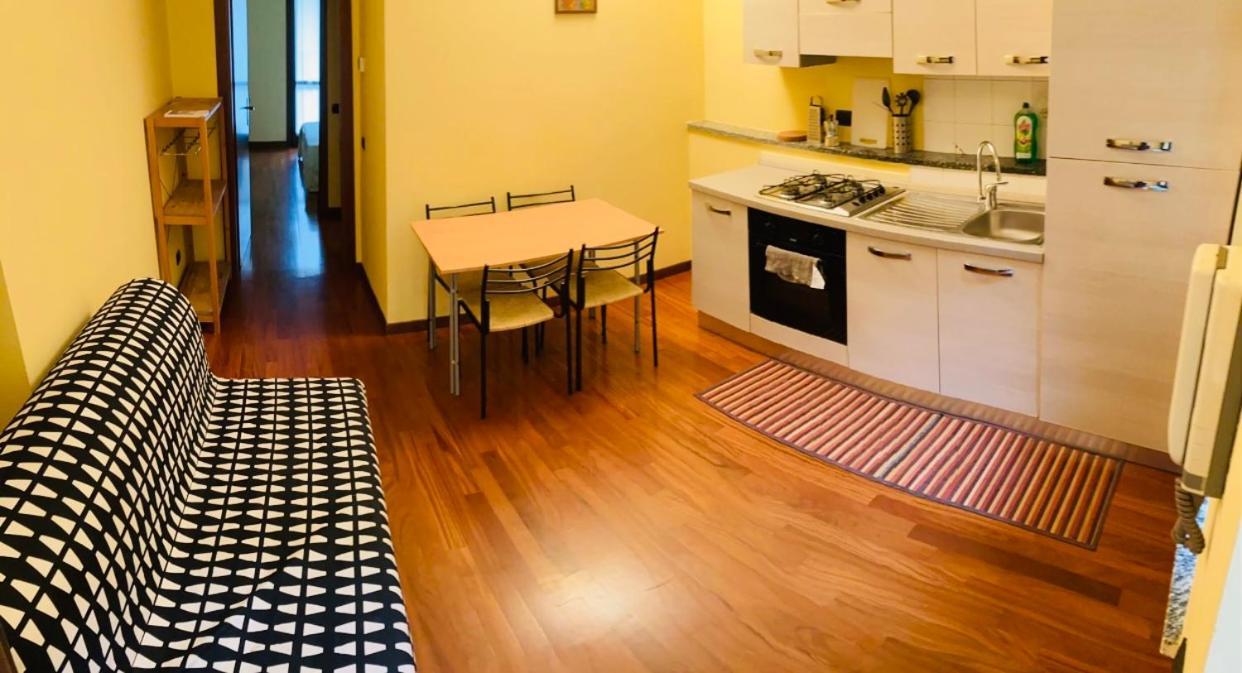 Bilocale Zona Centro Apartman Milánó Kültér fotó