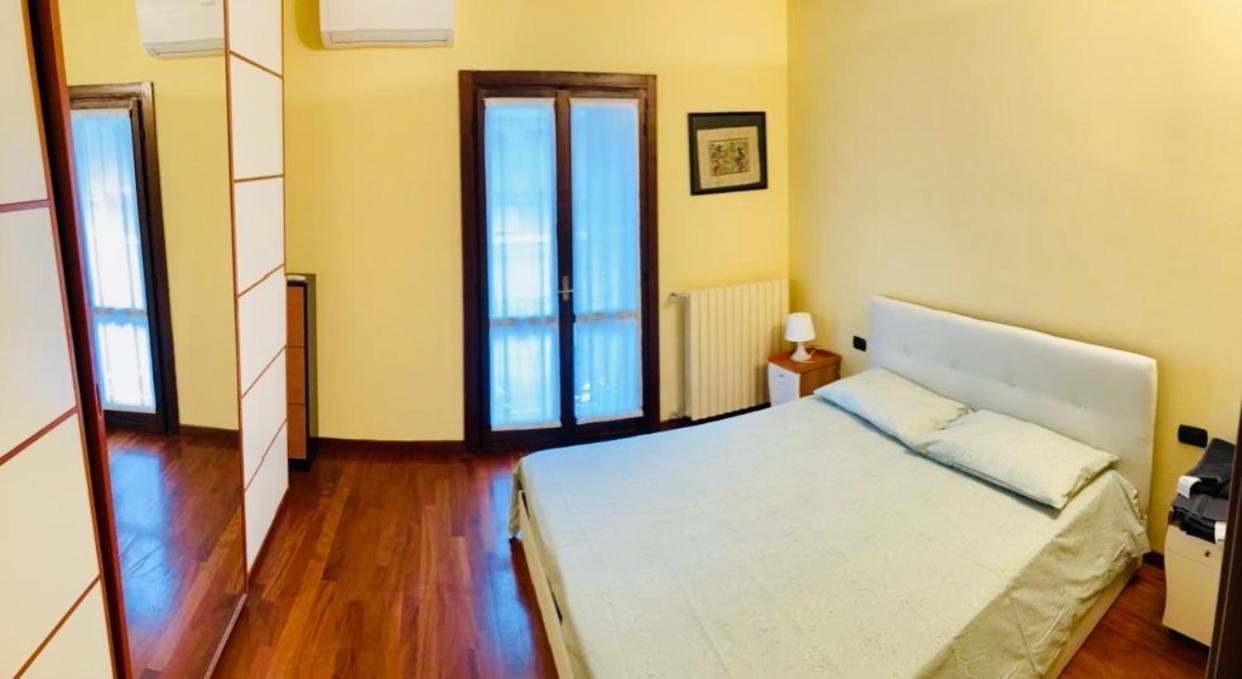 Bilocale Zona Centro Apartman Milánó Kültér fotó