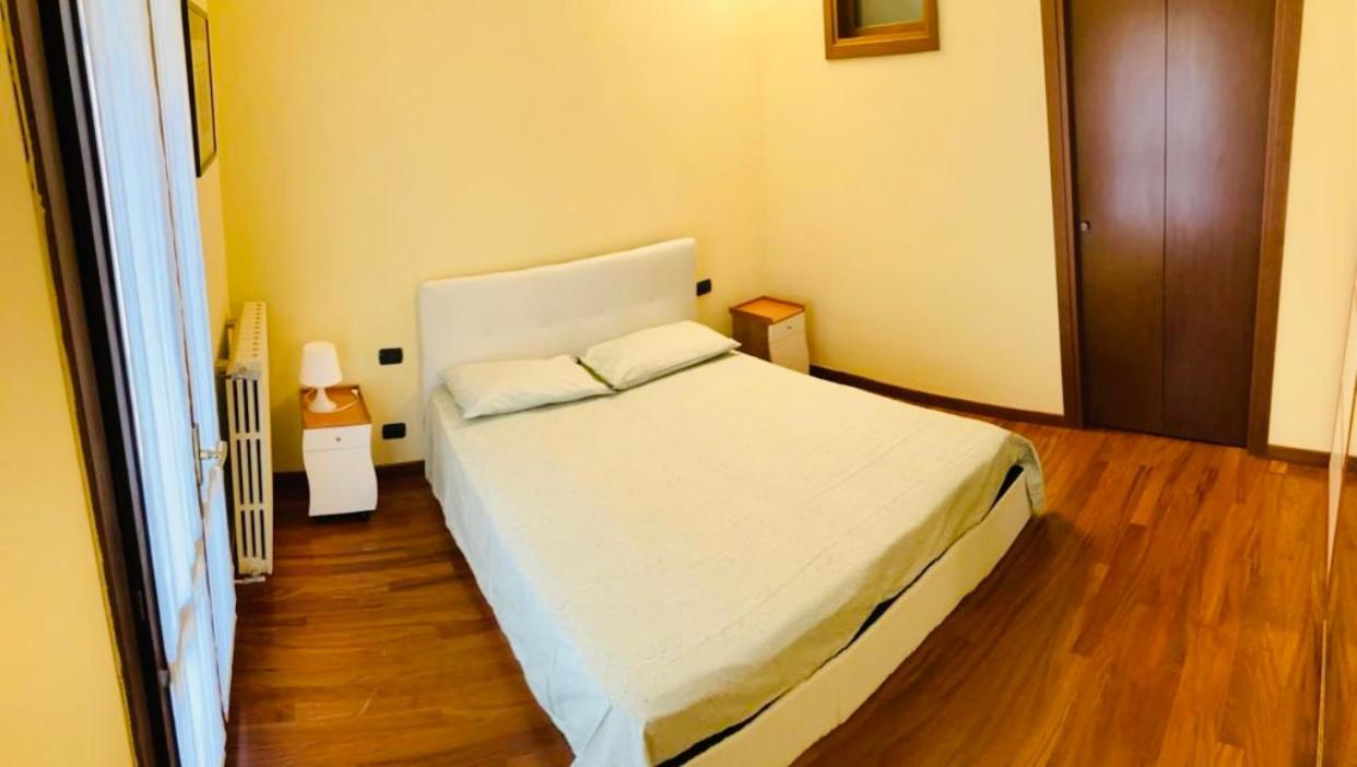 Bilocale Zona Centro Apartman Milánó Kültér fotó